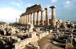 Cade da tempio a Selinunte, ferita studentessa in gita