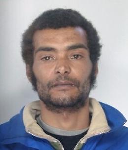 Fa irruzione in questura e aggredisce due agenti: arrestato