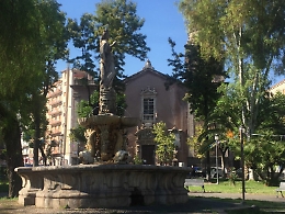 Re&shy;li&shy;gio&shy;ne o eso&shy;te&shy;ri&shy;smo? I due vol&shy;ti di Ca&shy;ta&shy;nia at&shy;tra&shy;ver&shy;so la fon&shy;ta&shy;na di &ldquo;Ce&shy;re&shy;re&rdquo; al Bor&shy;go