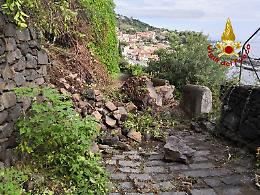 Maltempo, crolli nella Timpa di Acireale, evacuate dieci persone