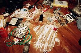 Messina: la polizia irrompe al droga party, un arresto e 23 denunce