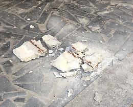 Gi&ugrave; calcinacci da Archi della Marina
"sbarrata" a Catania la Villa Pacini