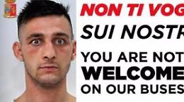 Foto borseggiatore su bus a Palermo: «Rubo per vivere»