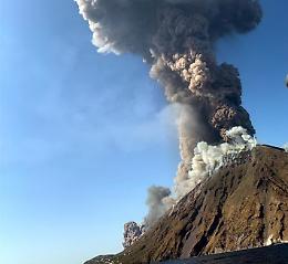 Eruzione, lo Stromboli scosso da 20 esplosioni tra le più forti mai registrate