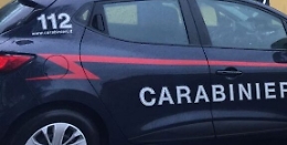 Si lancia da un muro per sfuggire alla cattura dopo furto in salone parrucchiere: preso