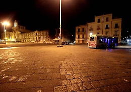 Il Comune proroga il bus Movida Proteste contro piazze parcheggio
