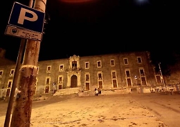 «Le piazze non sono parcheggi occupiamole pacificamente»