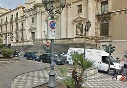 Turista scippata dopo l’arrivo in città si frattura il polso e fugge da Catania