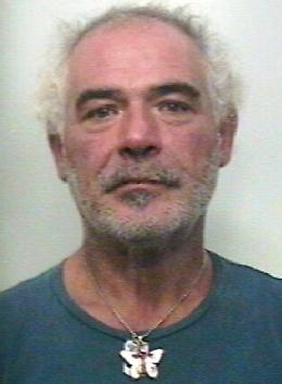 Biancavilla, coltellate e bastonate al proprietario del fondo che ha invaso