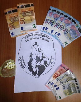 Acireale, droga ai "clienti" a domicilio: un ventenne la consegnava in motorino