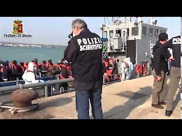 Pozzallo, arrestato scafista: cadaveri in pasto agli squali