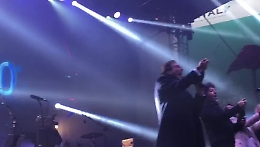 Catania, in 10 mila in piazza Duomo
per fare festa e salutare il 2020