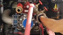 Vasto incendio a San Francesco la Rena, in fumo vegetazione e canneti