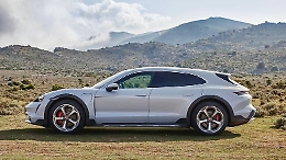 Nuova Taycan Cross Turismo, "all terrain" elettrica