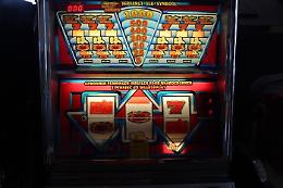 Catania, slot machine in associazione culturale: locale chiuso