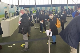 All'hub di Palermo vaccini quasi terminati: &laquo;Andiamo avanti fino ad esaurimento&raquo;