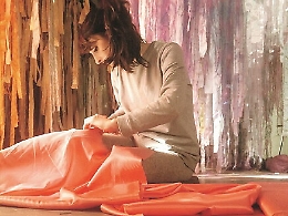 La stilista globetrotter: &laquo;Il mondo nei tessuti&raquo;