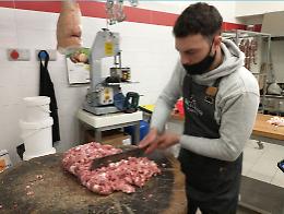 La salsiccia al ceppo di Linguaglossa: così diventerà presidio Slow Food