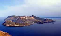 Vulcano, esplode la protesta: "Vogliamo controlli delle emissioni"