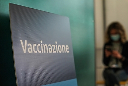 Vaccini, Cacopardo: «Per dare una spallata al virus bisogna chiudere la partita entro l’estate»