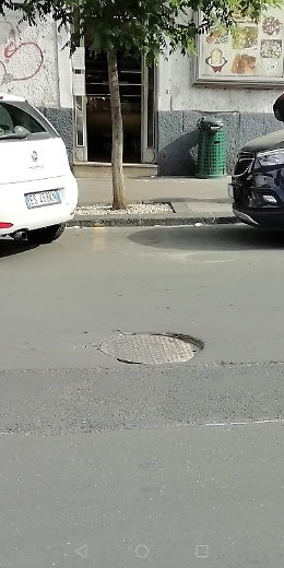 Catania: tombino pericoloso al Viale Mario Rapisardi