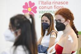 Vaccini per fascia 12-15 anni: in Sicilia prenotazioni con un giorno di anticipo