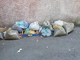 Pozzillo (Ct): sacchi con terra vulcanica ai bordi delle strade