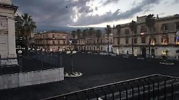 L'Etna si risveglia: spettacolare fontana di lava ma torna anche l'incubo cenere