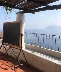 Ad Alicudi nella scuola più piccola d'Europa l'inizio delle lezioni slitta per il caldo