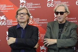 Sgarbi: «Battiato, umiliato in Sicilia, avrà una piazza a Sutri»