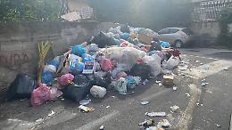 Emergenza rifiuti a Catania: Via Carrubella