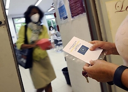 Green pass, il buco "verde" nell'Isola che fugge dai vaccini: 380mila lavoratori fuori norma
