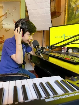 Mostr&ograve; pupi a Xi Jinping, adesso Antonio, a soli 10 anni, compone melodia per Biden