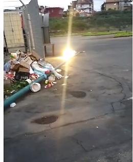 Catania, palo della luce crollato per terra a Nesima