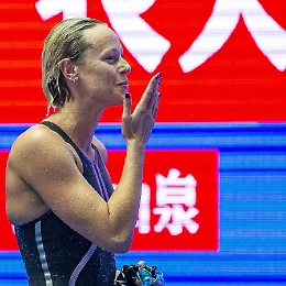 Pellegrini l'addio commosso al nuoto. Ai giovani dice: "Non mollate mai"