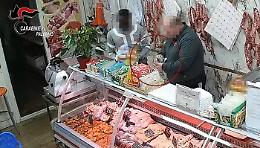 Droga a Palermo, il mercato di Ballar&ograve; centro di rifornimento per tre gruppi: 31 arresti