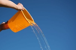 Belpasso, rissa a colpi di mattarello tra condomini per un secchio d'acqua: 5 arresti
