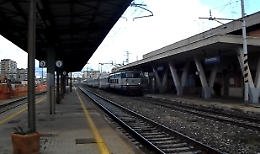 Pietre contro un treno in transito a Palermo: vetro in frantumi
