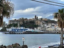 Forte vento e mare mosso: Eolie isolate