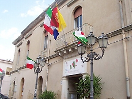 Covid, troppi contagi a Castrofilippo: il sindaco chiude le scuole dell'obbligo