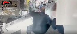 Ladri "per caso" presi dopo aver rubato la "rimanenza" di un furto con spaccata ad un distributore di benzina