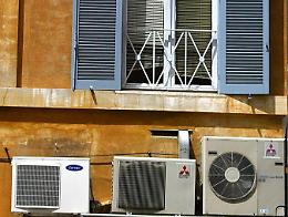 Ok al dl Bollette e stretta su condizionatori e riscaldamenti negli edifici pubblici