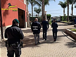 Terreni, società, cavalli da corsa e auto: beni per 1,5 mln sequestrati ad imprenditore