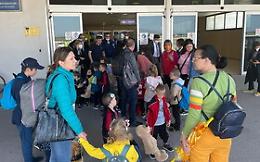 Ucraini a Trapani con volo charter pagato dal M5S con restituzioni dei parlamentari