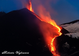 L'Etna continua a dare spettacolo con un'attivit&agrave; stromboliana "pulita"