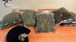 Messina, dentro il tombino 3,8 chili di marijuana