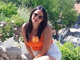 La via "impossibile" di Valentina uccisa dal figlio: «Non devi lasciare papà»