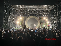 Caparezza, a Villa Bellini uno show da urlo