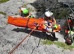 Una turista cade sugli scogli: ricoverata in gravi condizioni al Civico di Palermo