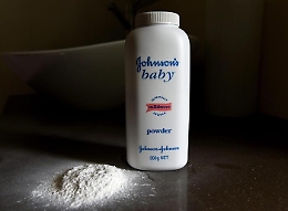Stop al talco Johnson &amp; Johnson dal 2023, dopo 40mila cause legate al rischio tumori